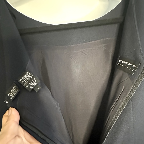 Liz Claiborne Black Short Sleeve Jumpsuit with Fitted Waist, size 6 - Picture 3 of 5